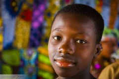 Jeune guinéen au marché