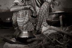 Vie quotidienne d'une femme dans un village rural