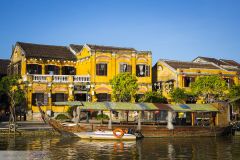 Canal et ses bâteaux traditionnels