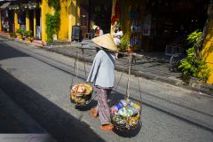 Vendeuse dans la rue