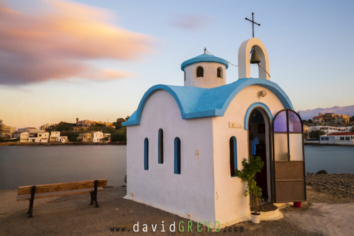 Eglise sur un port crétois