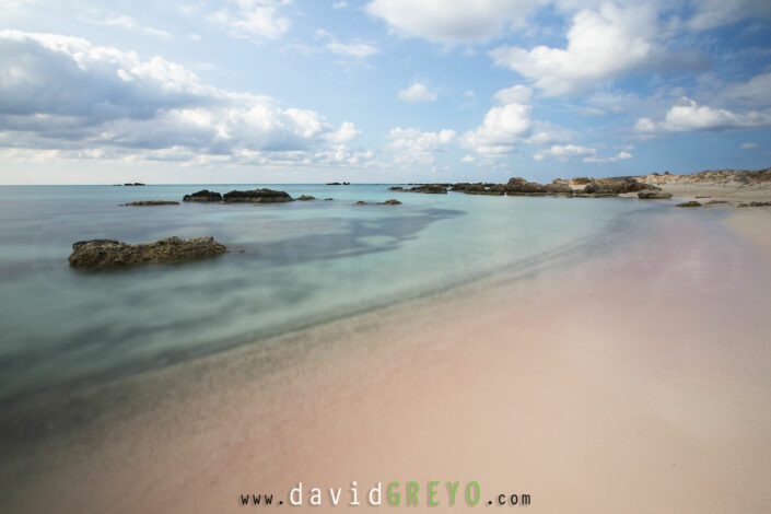 Plage de sable rose