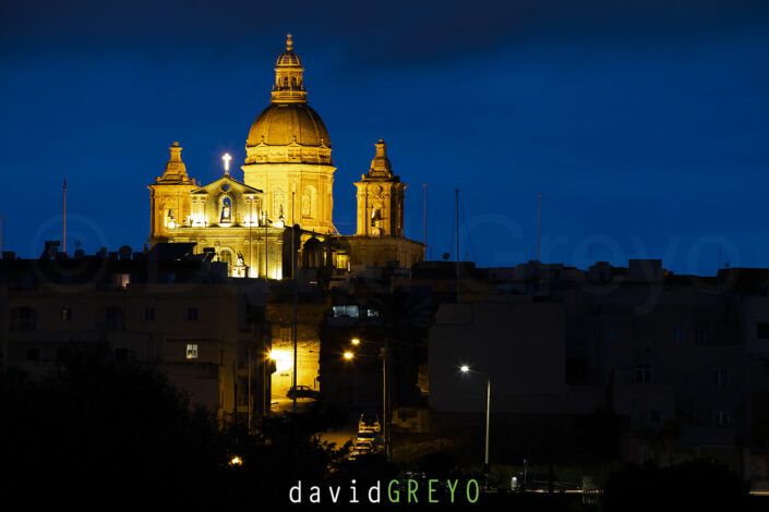 Eglise illuminée sur l'ile de Malte